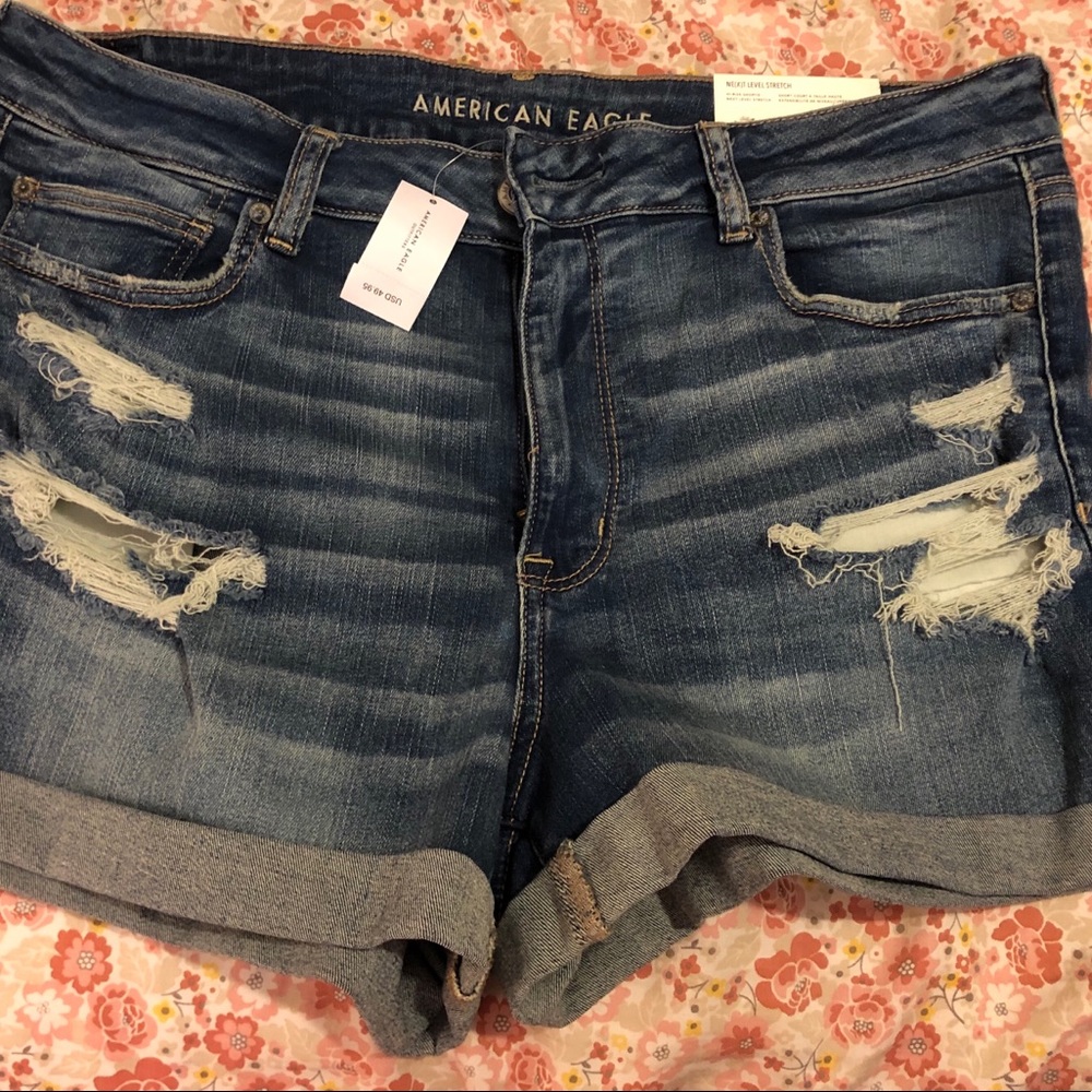 ✨NEW ITEM✨ A E Shorts
